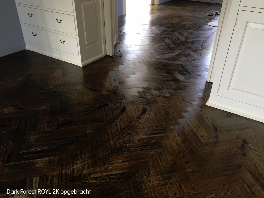 Houten parketvloer in de kleurolie